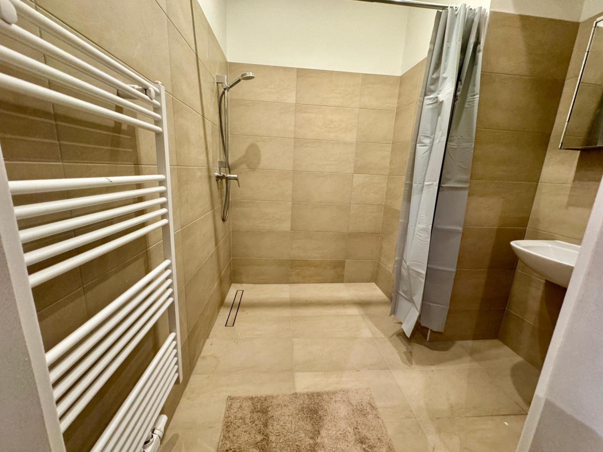 Spacious Apartment - 15 Min To Center Вена Экстерьер фото